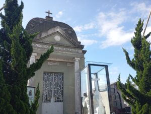 Cemitério de União da Vitória revela arte centenária