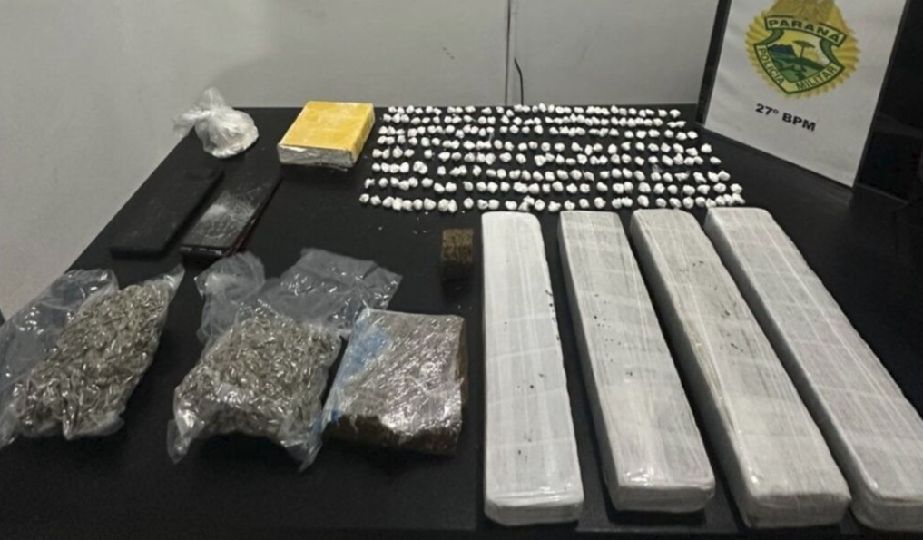 Dupla é presa com 4 kg de drogas em Antônio Olinto