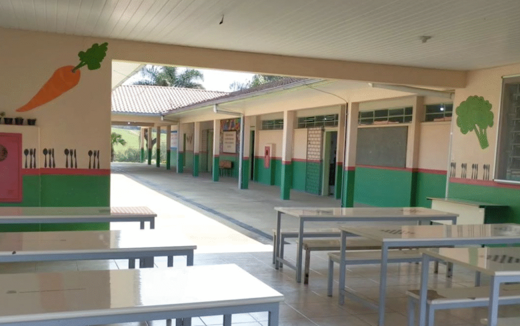 Comunidade de Monte Castelo tenta evitar fechamento de escola