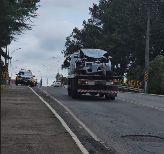 Engavetamentos e acidente mobilizam União da Vitória e Porto União