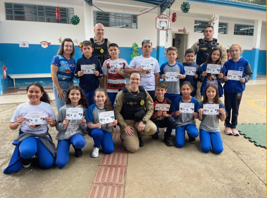 Projeto escolar ensina crianças a cuidar dos animais