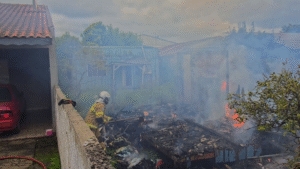Casa destruída por incêndio em União da Vitória
