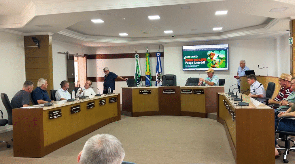 Paraná aprova lei que veta reconstituição de leite em pó