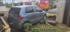 Idosa colide em muro no Jardim Bela Vista
