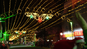 Canoinhas abre Natal com desfile e luzes