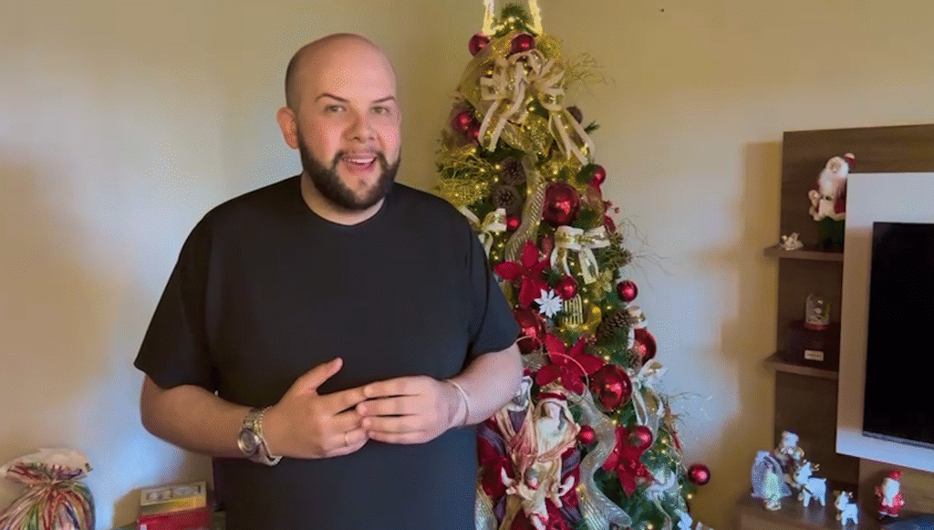 Casa paroquial de Bituruna encanta com Natal antecipado