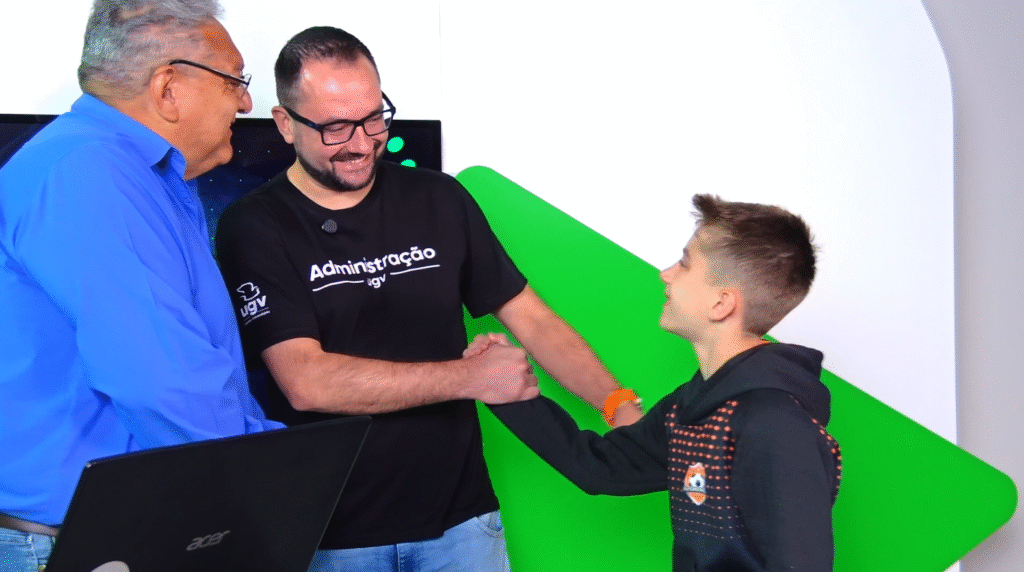 Jovem Vinícius brilha no futsal com apoio da família