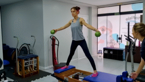 Pilates desafia corpo e mente em aula intensa
