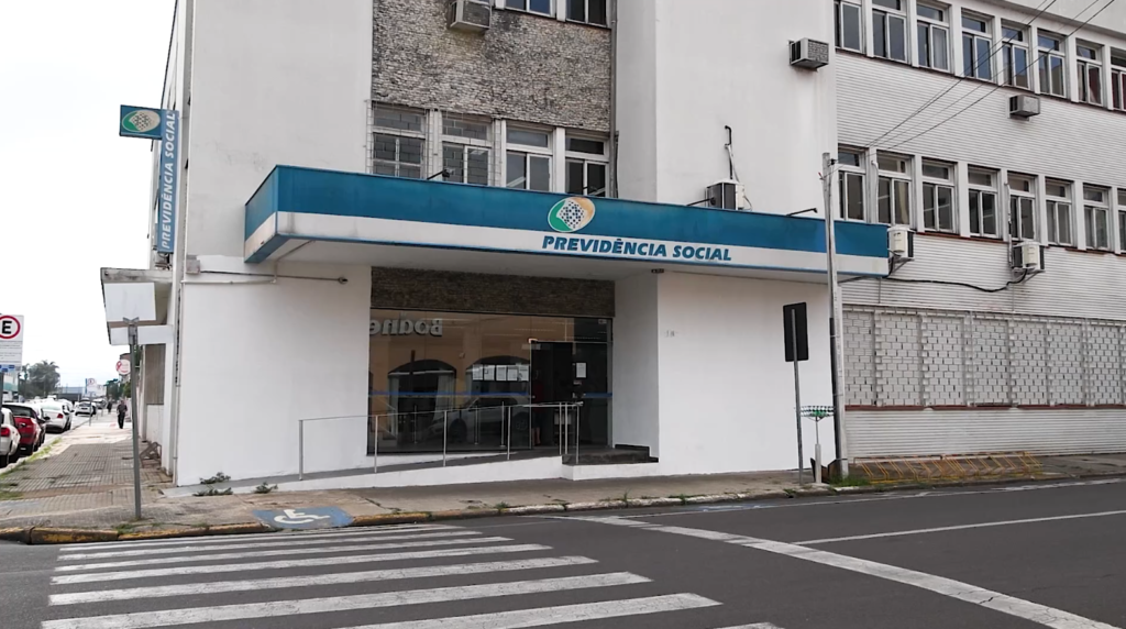 INSS antecipa 13º salário para aposentados