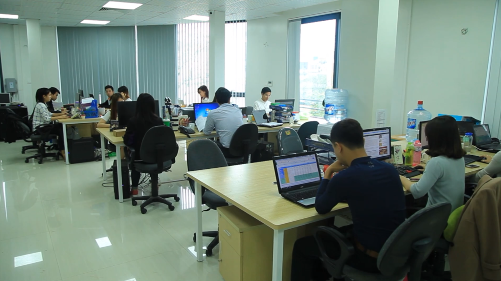 Má postura no trabalho ameaça saúde da coluna