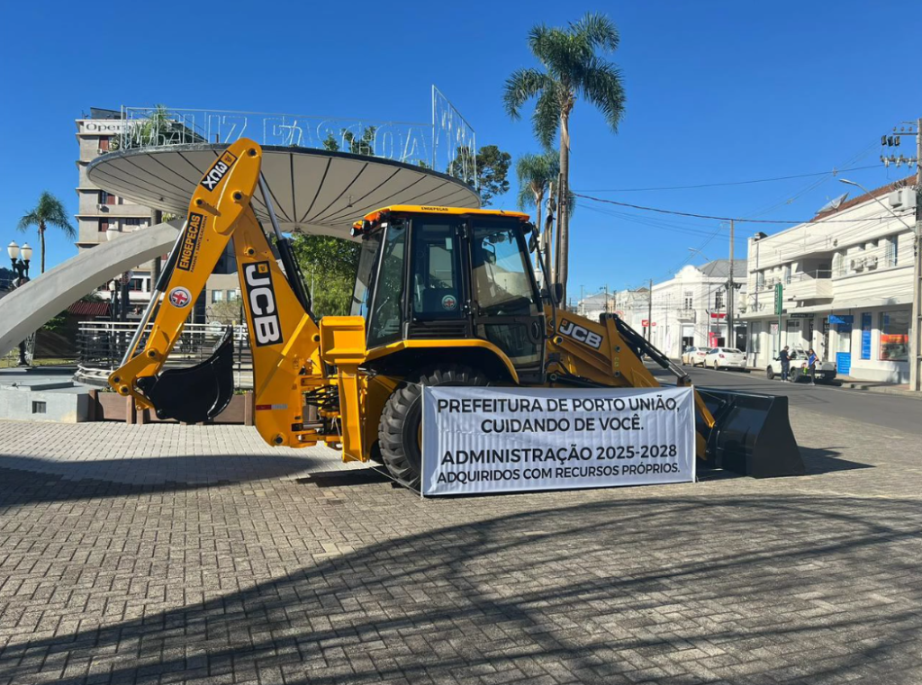 Porto União reforça apoio ao campo com nova retroescavadeira