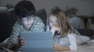 Polícia alerta pais sobre crimes sexuais online