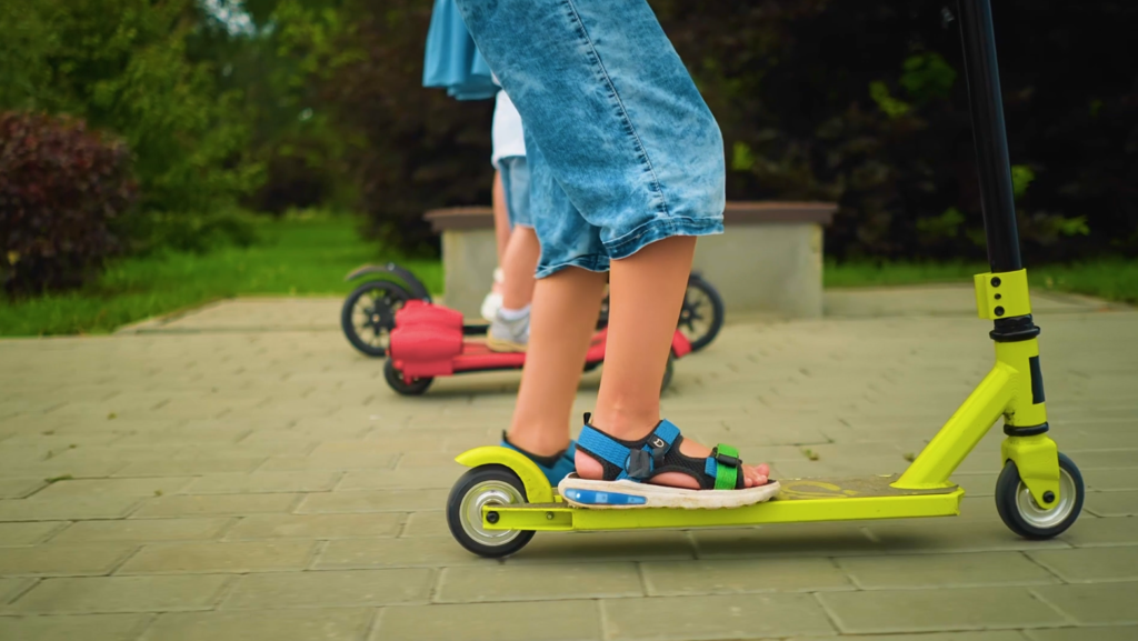 Patinete impulsiona equilíbrio e confiança infantil