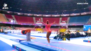 Rebeca Andrade brilha com maior nota do salto