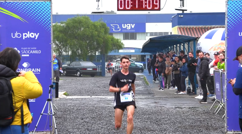 Corrida de 5 km tem pódio disputado em 17 minutos